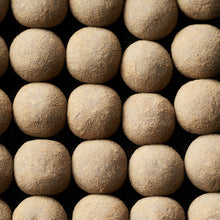 Lade das Bild in den Galerie-Viewer, Nicolas Vahé Lakritzpralinen "Salt Liquorice", 163 g