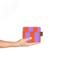 Lade das Bild in den Galerie-Viewer, Notabag 2-in-1 Tasche/Rucksack, rot/lila gestreift