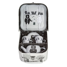 Lade das Bild in den Galerie-Viewer, Sass & Belle Spielkoffer mit Teegeschirr "Bear Adventure"