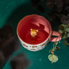 Lade das Bild in den Galerie-Viewer, Sass & Belle Becher "Surprise", Leopard