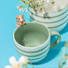 Lade das Bild in den Galerie-Viewer, Sass & Belle Becher "Peeking", Meerschweinchen