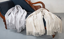 Lade das Bild in den Galerie-Viewer, Seidendecke "Ava" beige, 130 x 170 cm