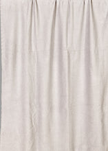 Lade das Bild in den Galerie-Viewer, Seidendecke "Ava" grau, 130 x 170 cm