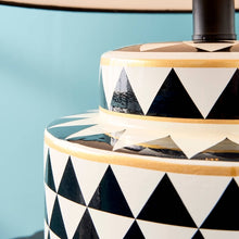 Lade das Bild in den Galerie-Viewer, Detailaufnahme des Keramiksockels der Werner Voss Lampe "Donna".