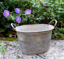 Lade das Bild in den Galerie-Viewer, Pflanzschale aus Zink mit Henkeln