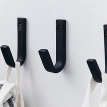 Lade das Bild in den Galerie-Viewer, House Doctor 3er-Set Haken "Bath" schwarz, 5 cm