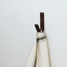 Lade das Bild in den Galerie-Viewer, House Doctor 3er-Set Haken "Bath" messingbraun, 7 cm