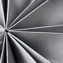 Lade das Bild in den Galerie-Viewer, House Doctor Papierstern "Capella", 50 cm perlmuttgrau