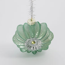 Lade das Bild in den Galerie-Viewer, House Doctor Anhänger "Figure", grün