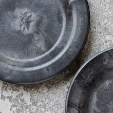 Lade das Bild in den Galerie-Viewer, House Doctor 4er-Set Teller "Serveur", schwarz 18 cm