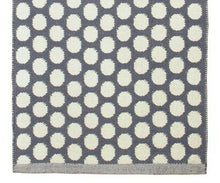 Lade das Bild in den Galerie-Viewer, Aspegren Teppich "Spot" 70 x 200 cm, Gray