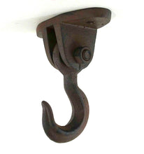 Lade das Bild in den Galerie-Viewer, Beweglicher Dekcnehaken aus schwarz-braunem Gusseisen in großer Ausführung.