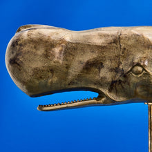 Lade das Bild in den Galerie-Viewer, Detail des Kopfs der Pottwal Deko-Figur aus Metall.