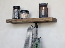 Lade das Bild in den Galerie-Viewer, Doppelhaken unter ein Holzregal geschraubt als Handtuchhaken.