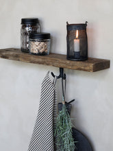 Lade das Bild in den Galerie-Viewer, Doppelhaken unter ein Regalbrett geschraubt als Handtuchhaken.