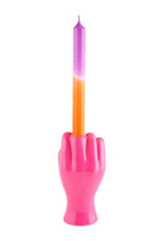 Lade das Bild in den Galerie-Viewer, Kerzenhalter "Corpo" von Gift Company in Form einer pinken Hand, bei der die Stabkerze der Mittelfinger ist.