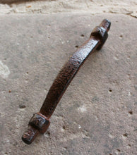 Lade das Bild in den Galerie-Viewer, Griff aus Gusseisen (1), 14.5 cm