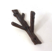 Lade das Bild in den Galerie-Viewer, Doppelhaken im Ast-Design aus Gusseisen
