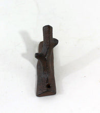 Lade das Bild in den Galerie-Viewer, Haken im Ast-Design aus Gusseisen