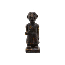Lade das Bild in den Galerie-Viewer, House Doctor Figur in schwarz-braun im Ethno/Kunsthandwerklichen Stil.
