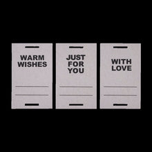 Lade das Bild in den Galerie-Viewer, House Doctor Geschenkanhänger Puton in grau mit schwarzem Schriftzug