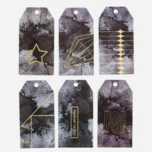 Lade das Bild in den Galerie-Viewer, House Doctor Geschenkanhänger mit schwarz-grauer Wasserfarben-Optik mit goldenen Akzenten.