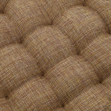 Lade das Bild in den Galerie-Viewer, Outdoor-Kissen "Fine" von House Doctor in der Farbe Camel, einem karamell-braun. Durch die gesteppte Oberfläche und das quadratische Format ideal als Sitzkissen.