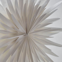 Lade das Bild in den Galerie-Viewer, House Doctor Papierstern "Dust", 70 cm