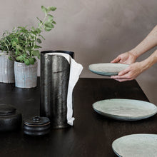 Lade das Bild in den Galerie-Viewer, House Doctor Küchenrollenhalter "Wipe", Eisen