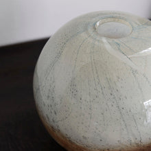 Lade das Bild in den Galerie-Viewer, House Doctor Vase "Blown", 18,5 cm