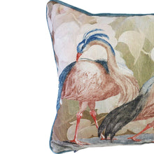 Lade das Bild in den Galerie-Viewer, Detail des Fischreiher-Motivs des Imbarro-Kissens "Jill"