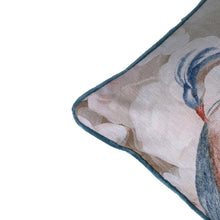 Lade das Bild in den Galerie-Viewer, Detail der feinen Cordsamt-Struktur des Imbarro-Kissens "Jill"