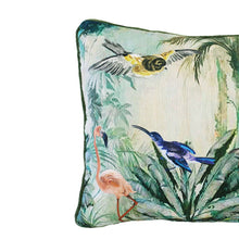 Lade das Bild in den Galerie-Viewer, Details des Vogel-Motivs vom Imbarro-Kissen Luca aus der Dolce Nature Kollektion.