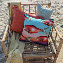 Lade das Bild in den Galerie-Viewer, Kissen "Mallorca" von Imbarro mit orangen Fisch-Muster auf türkis-orangem Hintergrund.