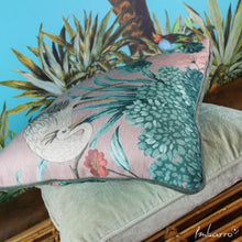 Lade das Bild in den Galerie-Viewer, Ambiente Bild des Imbarro-Kissen Mare mit weiteren Kissen der Dolce-Nature-Kollektion.