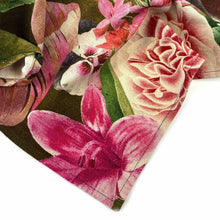 Lade das Bild in den Galerie-Viewer, Detail der Stoffstruktur und des Blumenprints vom Imbarro Küchentuch.