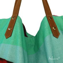 Lade das Bild in den Galerie-Viewer, Detail der angenieteten Griffe des Shopper-Tasche "Boa Vista" von Imbarro.