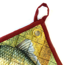 Lade das Bild in den Galerie-Viewer, Detail der Ringöse und der Schlaufe zum Aufhängen der Imbarro Topflappen "Ocean".