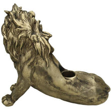 Lade das Bild in den Galerie-Viewer, Rückansicht des Kerzenleuchters in Form eines goldenen Löwen.