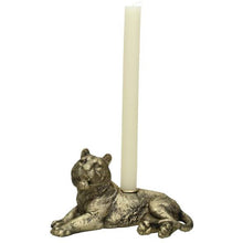 Lade das Bild in den Galerie-Viewer, Kerzenhalter im Form eines goldenen Tigers mit Stabkerze.
