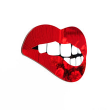 Lade das Bild in den Galerie-Viewer, Spiegel im Pop-Art Stil in Form von einem Mund mit roten Lippen und weißen Zähnen.