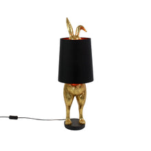 Lade das Bild in den Galerie-Viewer, Die Lampe Hiding Bunny von Werner Voss ist ein goldfarbener Hase, der sich hinter einem schwarzen Lampenschirm versteckt. Die Beine und Ohren des Osterhasen gucken hervor. Ideal als Stehlampe im Wohnzimmer oder Leuchte für Ostern und die Osterdeko.