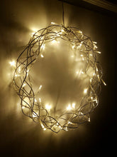Lade das Bild in den Galerie-Viewer, LED-Kranz mit 60 Lichtern, 30 cm