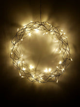 Lade das Bild in den Galerie-Viewer, LED-Kranz mit 60 Lichtern, 30 cm