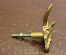 Lade das Bild in den Galerie-Viewer, Möbelknopf Stierkopf, gold