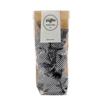 Lade das Bild in den Galerie-Viewer, Nicolas Vahé Schokoladen-Trüffel "Pistachio & Crunch" mit Pistazien-Geschmack.