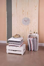 Lade das Bild in den Galerie-Viewer, Present Time Kissen "Dots" 45 x 45 cm, schwarz/weiß