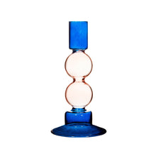 Lade das Bild in den Galerie-Viewer, Kerzenhalter von Sass& Belle im Bubble-Design. 2 rosane Kugeln aus Glas mit Standfuß und Tülle aus blauem Glas.