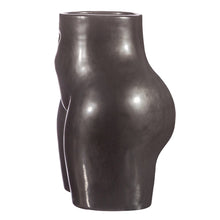 Lade das Bild in den Galerie-Viewer, Seitliche Ansicht der Body-Blumenvase in schwarz von Sass & Belle.