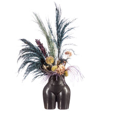 Lade das Bild in den Galerie-Viewer, Sass & Belle Blumenvase Body mit einem großen Trockenblumenstrauß.